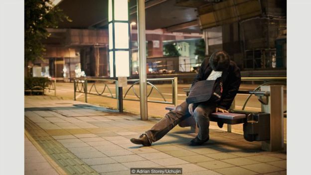 Doanh nhân Nhật Bản làm việc không ngừng nghỉ