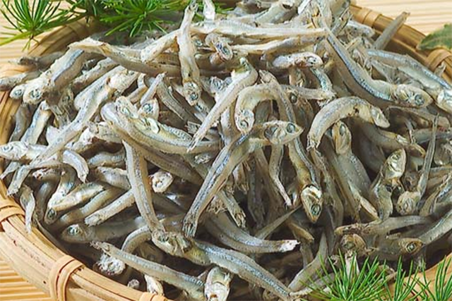 cá cơm kho nước dừa 2