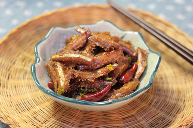 cá cơm kho nước dừa